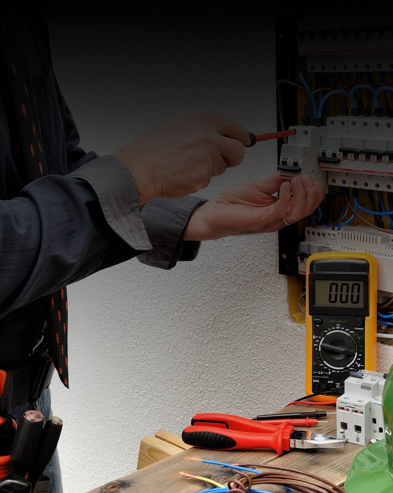 Electrician technician fix circuit breaker terminal Electrician technician fix circuit breaker terminal